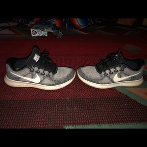Black and grey Nike free rn shoe